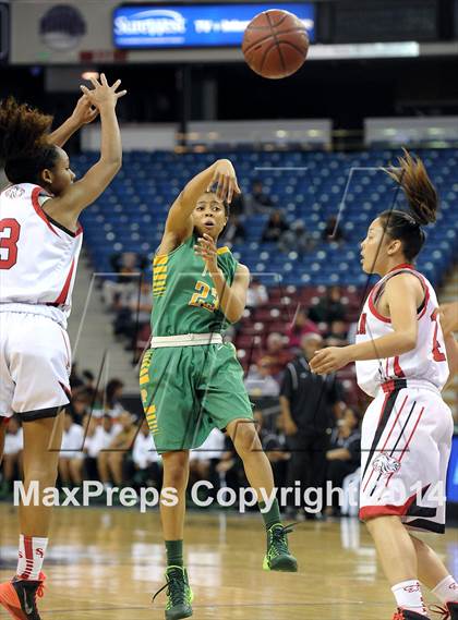 Thumbnail 3 in Salesian vs. Long Beach Poly (CIF State Open Open Division Final) photogallery.