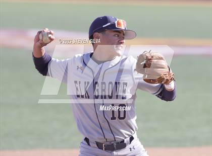 Thumbnail 1 in Elk Grove vs. Point Loma (72nd Annual San Diego Lions Tournament) photogallery.
