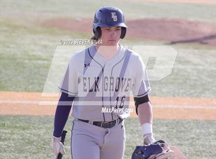 Thumbnail 3 in Elk Grove vs. Point Loma (72nd Annual San Diego Lions Tournament) photogallery.