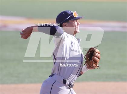 Thumbnail 2 in Elk Grove vs. Point Loma (72nd Annual San Diego Lions Tournament) photogallery.