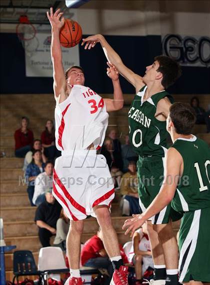 Thumbnail 3 in Belton vs. San Antonio Reagan (Georgetown Jack Frost Invitational) photogallery.