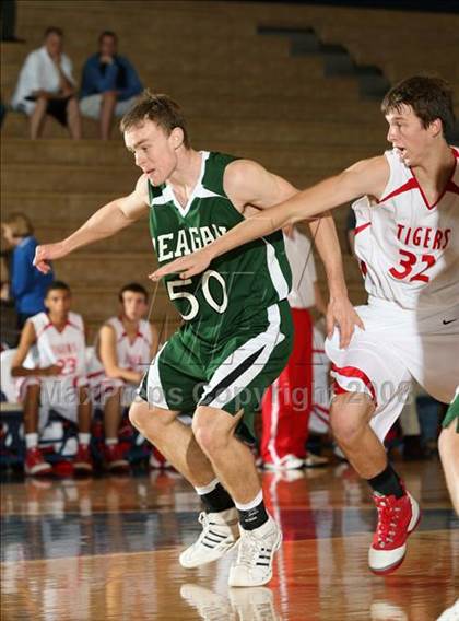 Thumbnail 3 in Belton vs. San Antonio Reagan (Georgetown Jack Frost Invitational) photogallery.