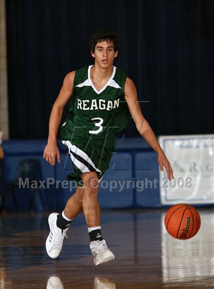 Thumbnail 3 in Belton vs. San Antonio Reagan (Georgetown Jack Frost Invitational) photogallery.
