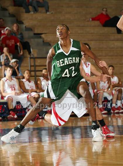 Thumbnail 2 in Belton vs. San Antonio Reagan (Georgetown Jack Frost Invitational) photogallery.