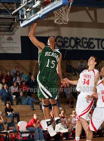 Thumbnail 2 in Belton vs. San Antonio Reagan (Georgetown Jack Frost Invitational) photogallery.