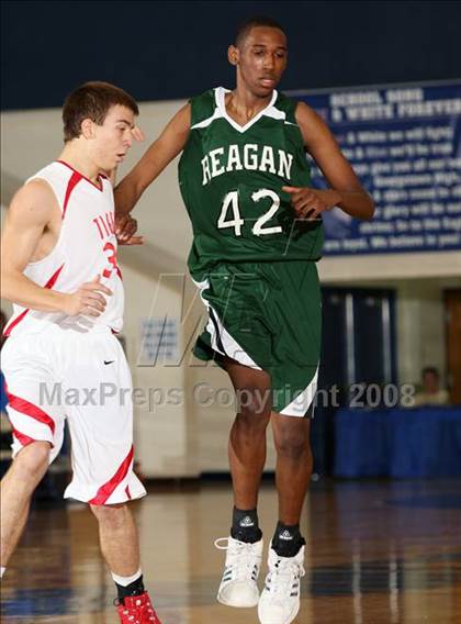 Thumbnail 3 in Belton vs. San Antonio Reagan (Georgetown Jack Frost Invitational) photogallery.