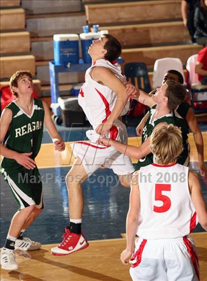 Thumbnail 3 in Belton vs. San Antonio Reagan (Georgetown Jack Frost Invitational) photogallery.