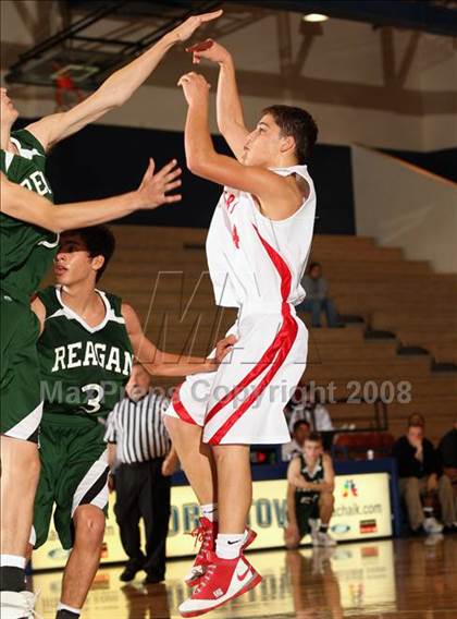 Thumbnail 2 in Belton vs. San Antonio Reagan (Georgetown Jack Frost Invitational) photogallery.