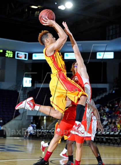 Thumbnail 1 in Mater Dei vs. Yates (Hoophall West Tournament) photogallery.