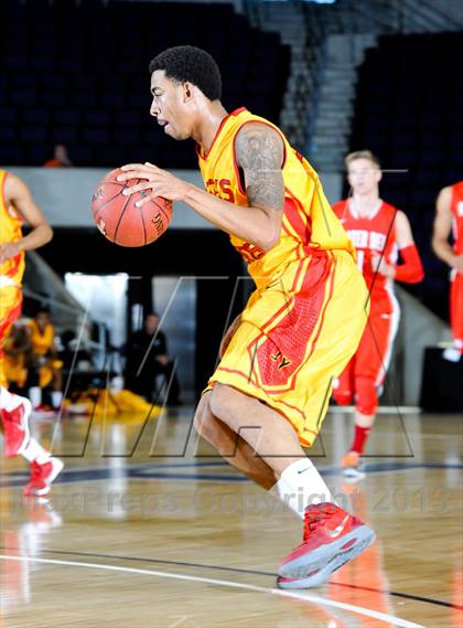 Thumbnail 3 in Mater Dei vs. Yates (Hoophall West Tournament) photogallery.