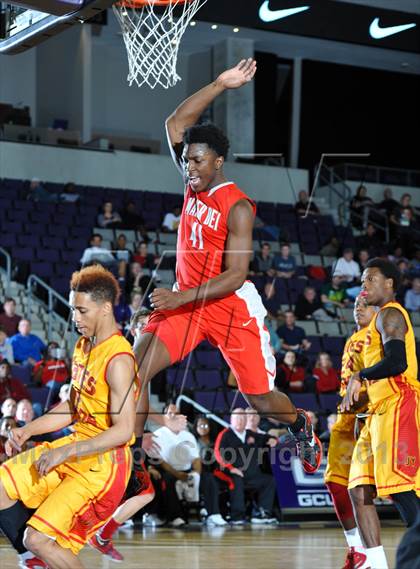 Thumbnail 2 in Mater Dei vs. Yates (Hoophall West Tournament) photogallery.