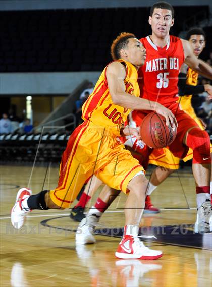 Thumbnail 1 in Mater Dei vs. Yates (Hoophall West Tournament) photogallery.