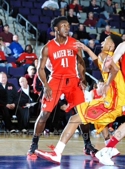 Thumbnail 1 in Mater Dei vs. Yates (Hoophall West Tournament) photogallery.