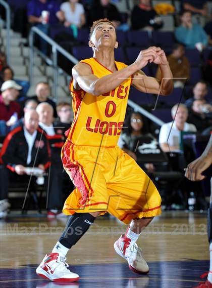 Thumbnail 2 in Mater Dei vs. Yates (Hoophall West Tournament) photogallery.