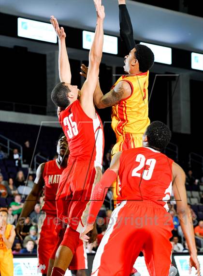 Thumbnail 2 in Mater Dei vs. Yates (Hoophall West Tournament) photogallery.