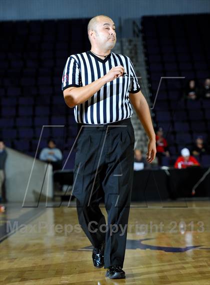 Thumbnail 1 in Mater Dei vs. Yates (Hoophall West Tournament) photogallery.