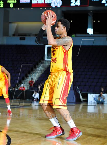 Thumbnail 3 in Mater Dei vs. Yates (Hoophall West Tournament) photogallery.
