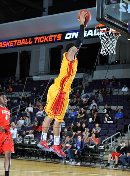 Thumbnail 3 in Mater Dei vs. Yates (Hoophall West Tournament) photogallery.
