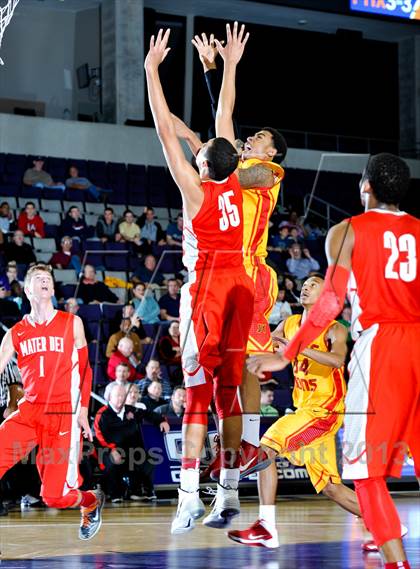 Thumbnail 2 in Mater Dei vs. Yates (Hoophall West Tournament) photogallery.
