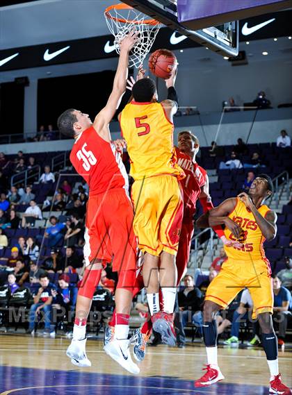 Thumbnail 2 in Mater Dei vs. Yates (Hoophall West Tournament) photogallery.