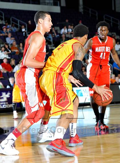 Thumbnail 1 in Mater Dei vs. Yates (Hoophall West Tournament) photogallery.