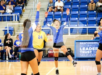 Thumbnail 1 in Alamo Heights vs Boerne (NISD Tournament) photogallery.