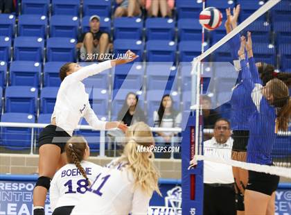 Thumbnail 1 in Alamo Heights vs Boerne (NISD Tournament) photogallery.