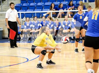 Thumbnail 2 in Alamo Heights vs Boerne (NISD Tournament) photogallery.