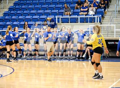 Thumbnail 3 in Alamo Heights vs Boerne (NISD Tournament) photogallery.