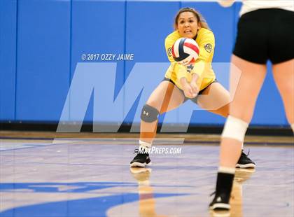 Thumbnail 2 in Alamo Heights vs Boerne (NISD Tournament) photogallery.