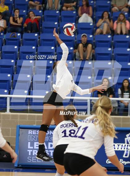Thumbnail 3 in Alamo Heights vs Boerne (NISD Tournament) photogallery.