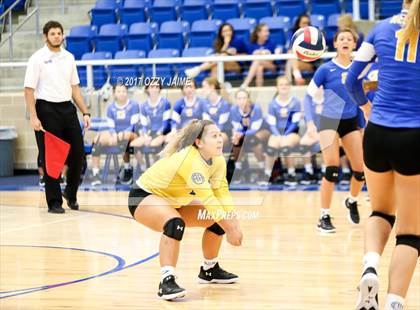Thumbnail 3 in Alamo Heights vs Boerne (NISD Tournament) photogallery.