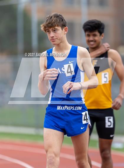Thumbnail 1 in Harold Scott Invitational (3200 Meter) photogallery.
