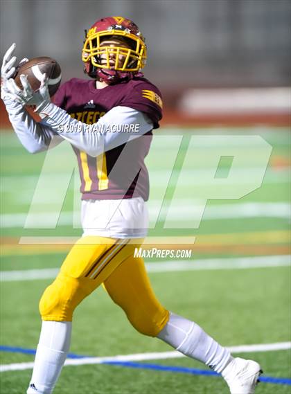 Thumbnail 1 in Reseda vs. Esperanza (CIF SoCal D 5A Regional Final) photogallery.