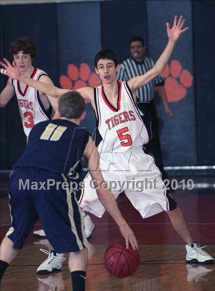 Thumbnail 2 in Mamaroneck vs. Indian Hills (Harry Jefferson Holiday Showcase) photogallery.