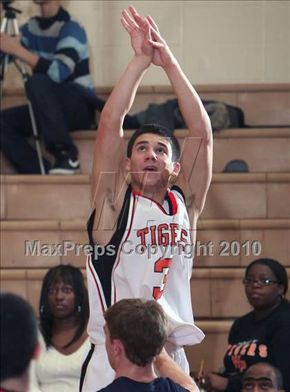 Thumbnail 2 in Mamaroneck vs. Indian Hills (Harry Jefferson Holiday Showcase) photogallery.