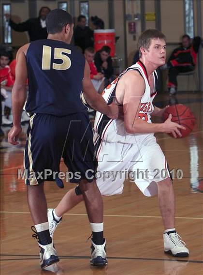 Thumbnail 2 in Mamaroneck vs. Indian Hills (Harry Jefferson Holiday Showcase) photogallery.
