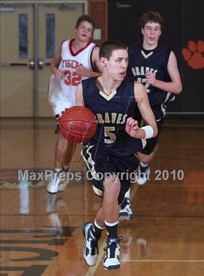 Thumbnail 2 in Mamaroneck vs. Indian Hills (Harry Jefferson Holiday Showcase) photogallery.