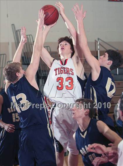 Thumbnail 3 in Mamaroneck vs. Indian Hills (Harry Jefferson Holiday Showcase) photogallery.