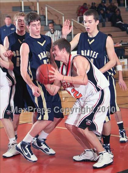 Thumbnail 1 in Mamaroneck vs. Indian Hills (Harry Jefferson Holiday Showcase) photogallery.