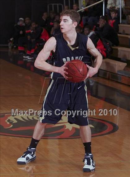 Thumbnail 3 in Mamaroneck vs. Indian Hills (Harry Jefferson Holiday Showcase) photogallery.