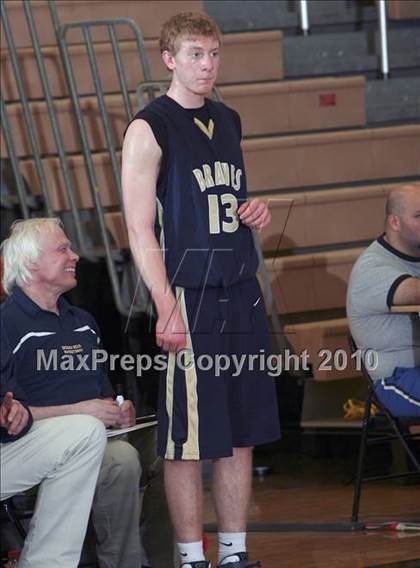 Thumbnail 3 in Mamaroneck vs. Indian Hills (Harry Jefferson Holiday Showcase) photogallery.