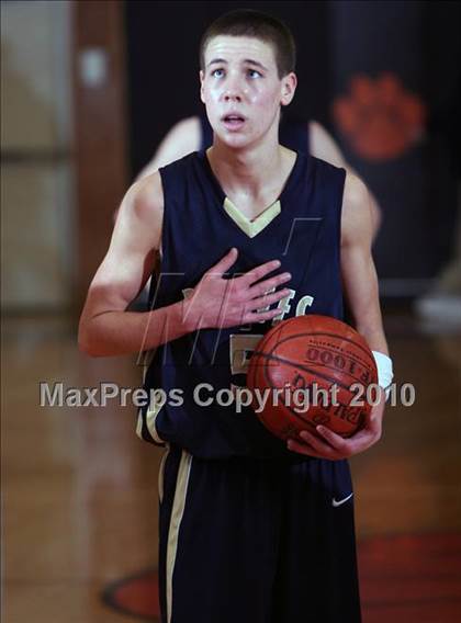 Thumbnail 1 in Mamaroneck vs. Indian Hills (Harry Jefferson Holiday Showcase) photogallery.