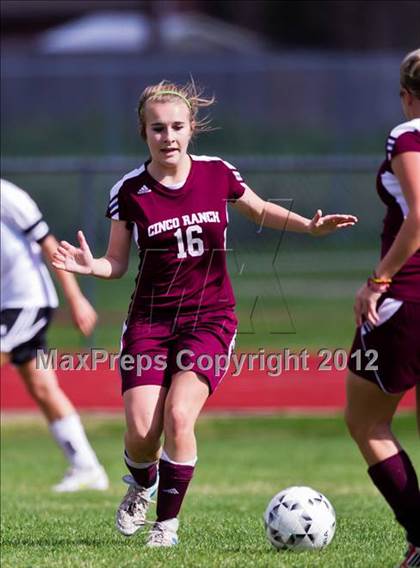 Thumbnail 2 in Cinco Ranch vs Dobie (Pearland Soccer Classic) photogallery.