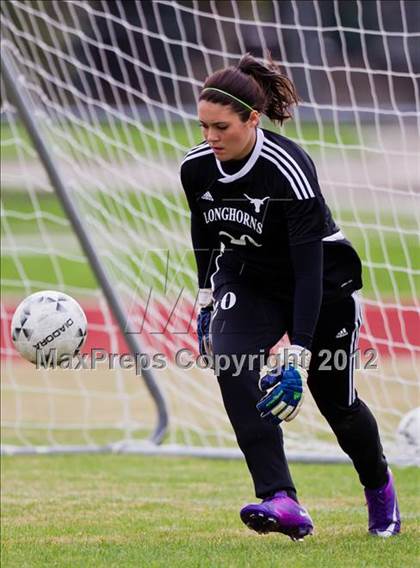 Thumbnail 2 in Cinco Ranch vs Dobie (Pearland Soccer Classic) photogallery.