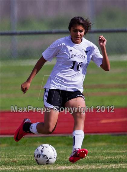 Thumbnail 1 in Cinco Ranch vs Dobie (Pearland Soccer Classic) photogallery.