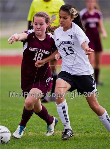Thumbnail 2 in Cinco Ranch vs Dobie (Pearland Soccer Classic) photogallery.