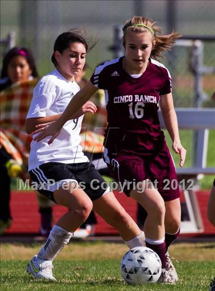 Thumbnail 1 in Cinco Ranch vs Dobie (Pearland Soccer Classic) photogallery.