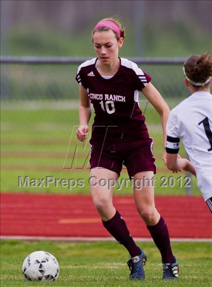 Thumbnail 2 in Cinco Ranch vs Dobie (Pearland Soccer Classic) photogallery.
