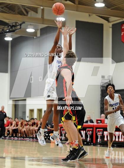 Thumbnail 2 in Mission Viejo vs. Jordan (Tustin Holiday Classic) photogallery.